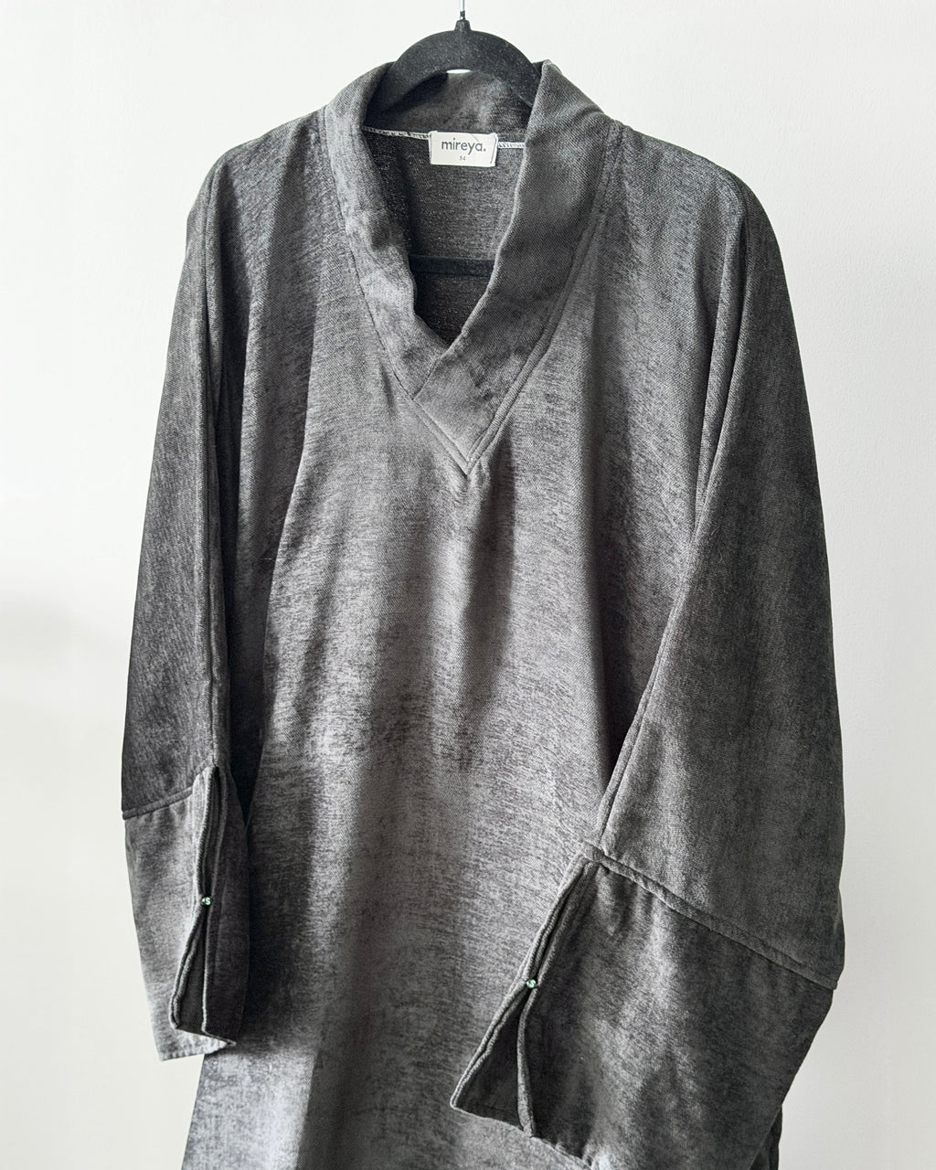 saya - black